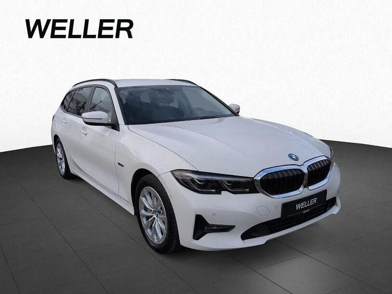 Gebraucht BMW 330e Advantage 184 PS (135 kW) 2022 Weiß Kombi