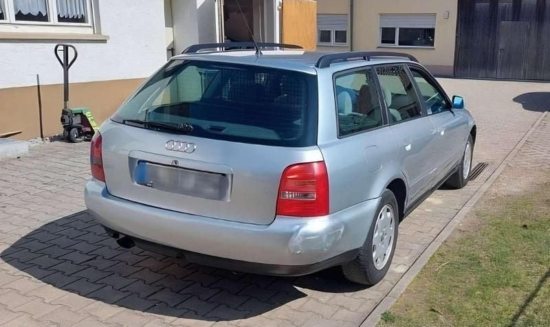 Usata Audi A4 101 CV (74 kW) 1997 Argento Berlina