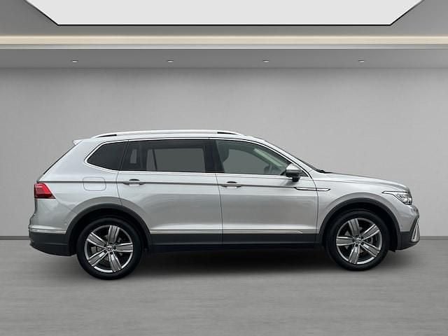 Gebraucht VW Tiguan Allspace Life 150 PS (110 kW) 2024 Pyritsilber metallic (metallic) SUV