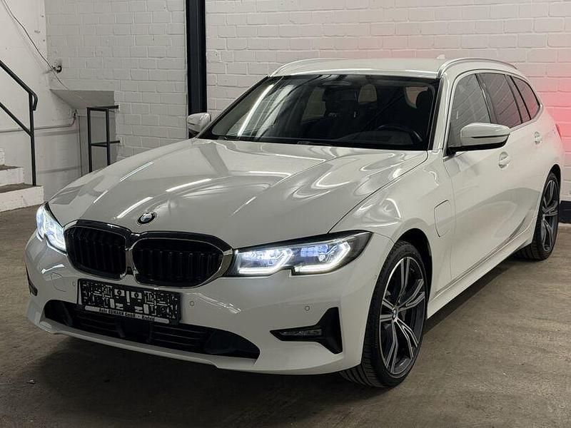 Gebraucht BMW 330e Advantage 184 PS (135 kW) 2021 Weiß Kombi