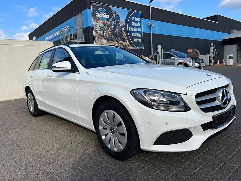 Second-hand Mercedes C180 116 CP (85 kW) 2017 Alb Berlinǎ