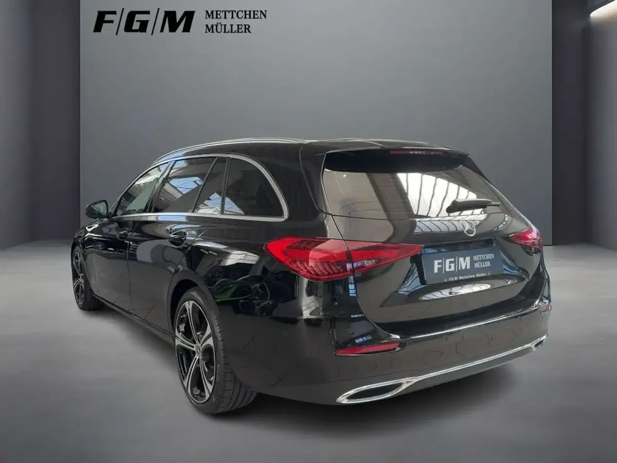 Gebraucht Mercedes C200 Avantgarde 163 PS (119 kW) 2022 Unilack schwarz uni Kombi