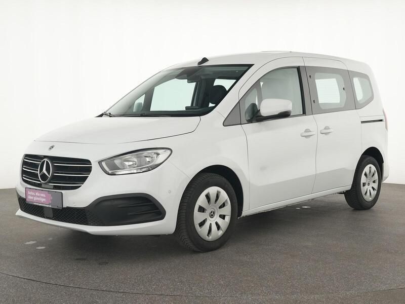 Arktikweiss Gebraucht 2023 Mercedes 180 Limousine | 23.195 € (Superpreis) - Bild 1/4