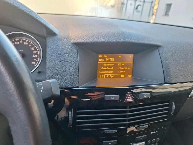 Second-hand Opel Astra 116 CP (85 kW) 2009 Negru Berlinǎ