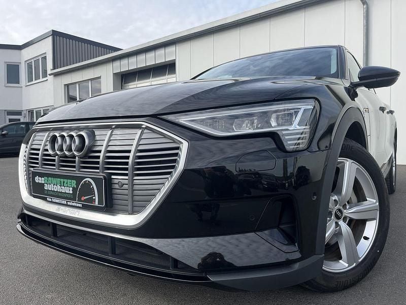 Mythosschwarz Gebraucht 2022 Audi e-tron SUV | 32.860 € (Superpreis) - Bild 1/4