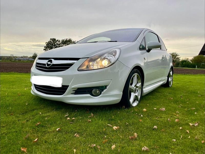 Weiß Gebraucht 2010 Opel Corsa Limousine | 6.200 € (Guter Preis) - Bild 1/4