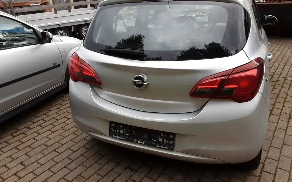 Gebraucht Opel Corsa Color Edition 69 PS (50 kW) 2015 Silber Kleinwagen