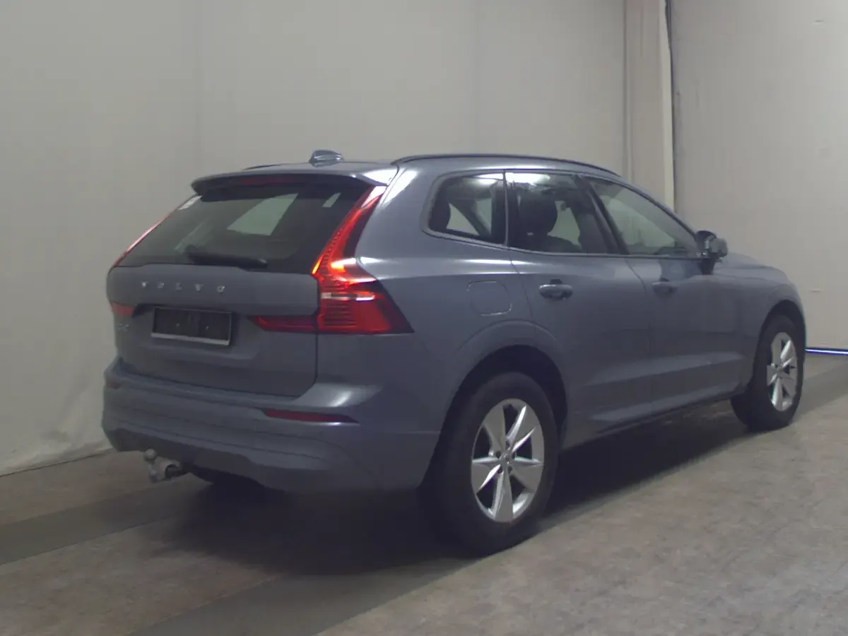 Gebraucht Volvo XC60 Momentum 197 PS (144 kW) 2022 Grau SUV