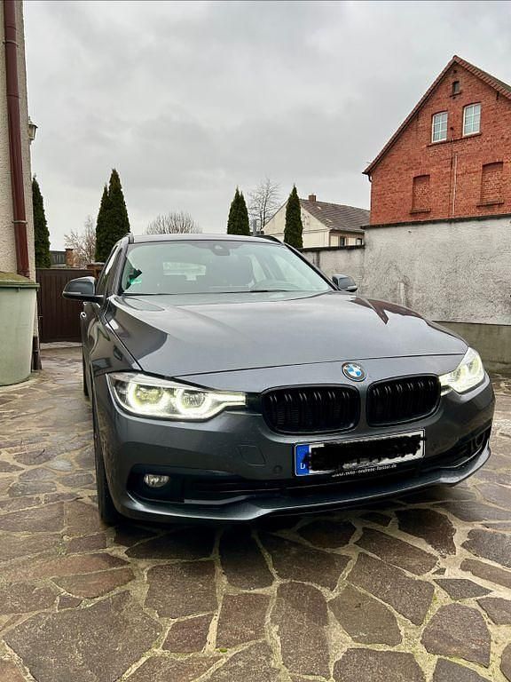Gebraucht BMW 320 190 PS (139 kW) 2017 Grau Kombi
