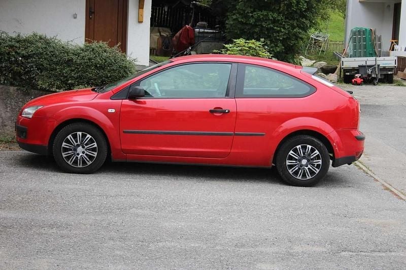 Gebraucht Ford Focus Ambiente 80 PS (58 kW) 2005 Limousine