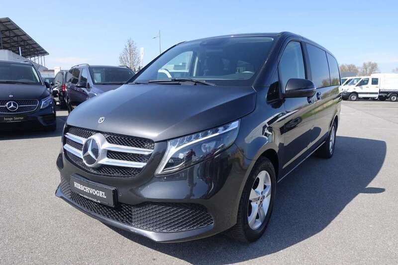 Grau Gebraucht 2023 Mercedes V300 Van / Kleinbus | 44.890 € - Bild 1/4