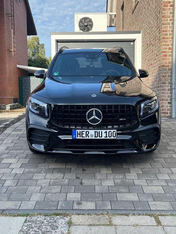 Gebraucht Mercedes GLB220 AMG 190 PS (139 kW) 2021 Schwarz SUV