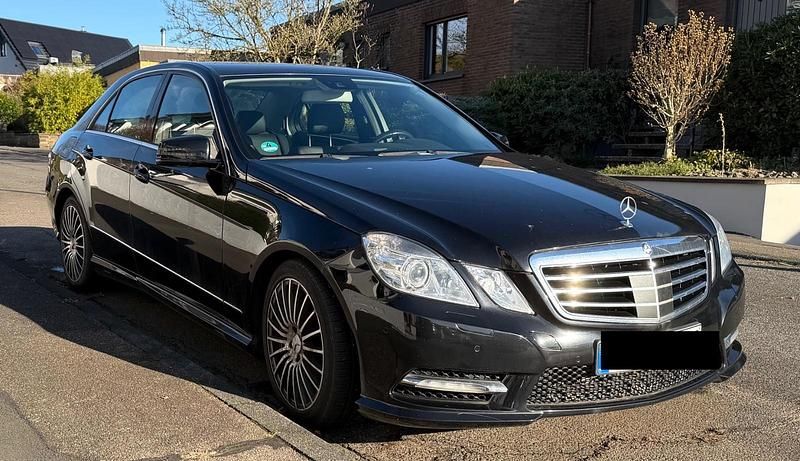 Gebraucht Mercedes E300 Avantgarde 204 PS (150 kW) 2012 Schwarz Limousine