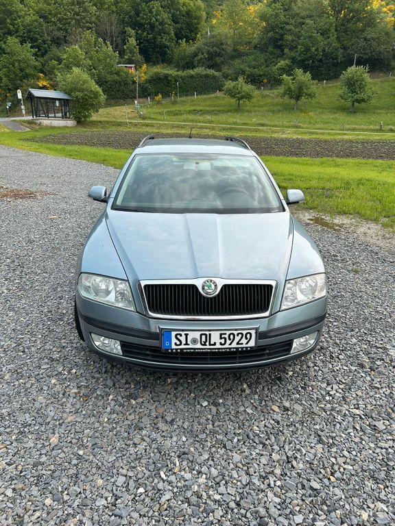 Grau Gebraucht 2005 Skoda Octavia Ambiente Kombi | 2.200 € (Fairer Preis) - Bild 1/4
