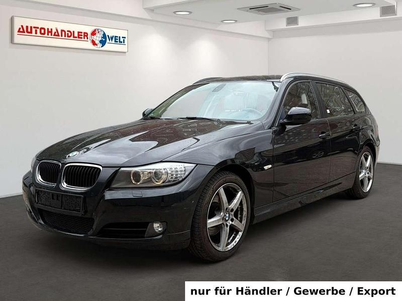 Schwarz Gebraucht 2012 BMW 318 Comfort Edition Kombi | 5.999 € (Superpreis) - Bild 1/3