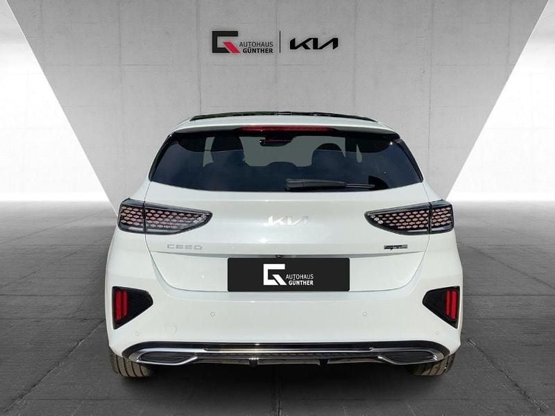 Gebraucht Kia Ceed GT GT-Line 140 PS (102 kW) 2025 Hw2) deluxe white m (weiss Limousine