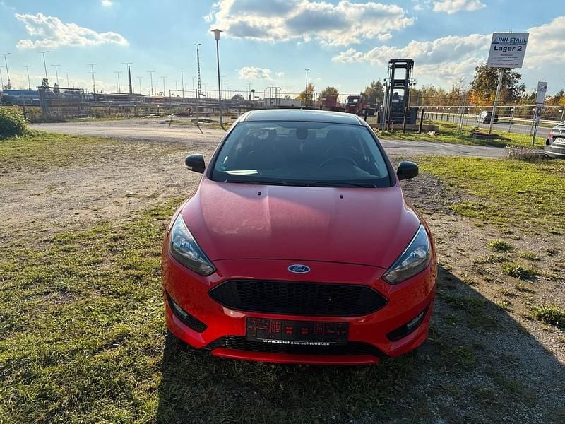 Używany Ford Focus ST-Line 150 KM (110 kW) 2009 Czerwony Sedan/Limuzyna