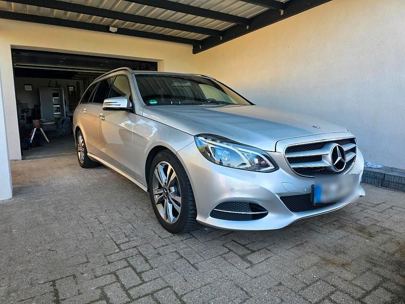 Silber Gebraucht 2015 Mercedes E200 Kombi | 16.499 € (Etwas zu teuer) - Bild 1/4