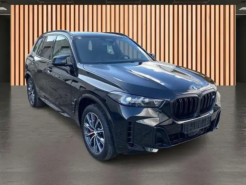 Gebraucht BMW X5 M M Sport 530 PS (389 kW) 2024 Black sapphire metallic SUV