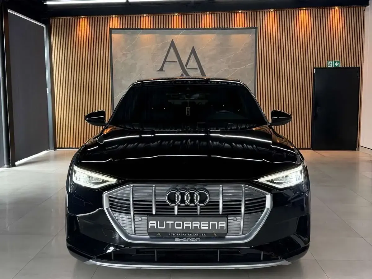 Gebraucht Audi e-tron Advanced 300 kW (408 PS) 2023 Schwarz SUV