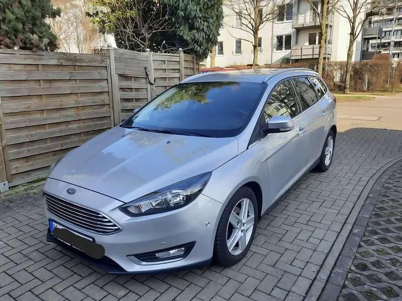 Gebraucht Ford Focus Titanium 125 PS (91 kW) 2015 Silber Kombi