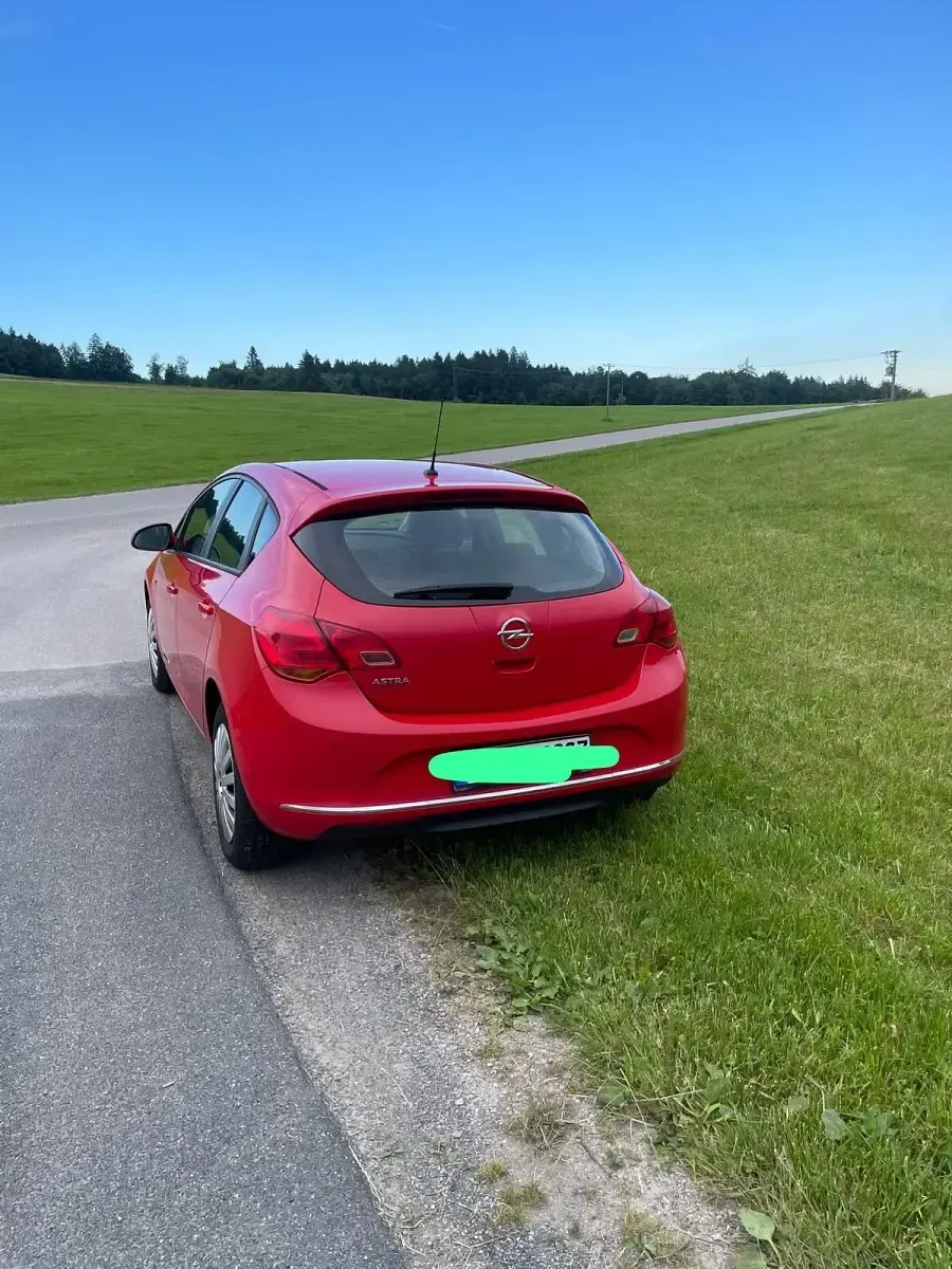 Gebraucht Opel Astra 116 PS (85 kW) 2013 Rot Kleinwagen