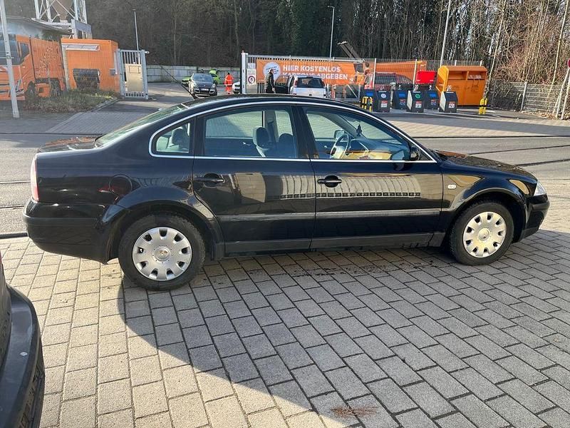 Gebraucht VW Passat Comfortline 102 PS (75 kW) 2002 Schwarz Limousine