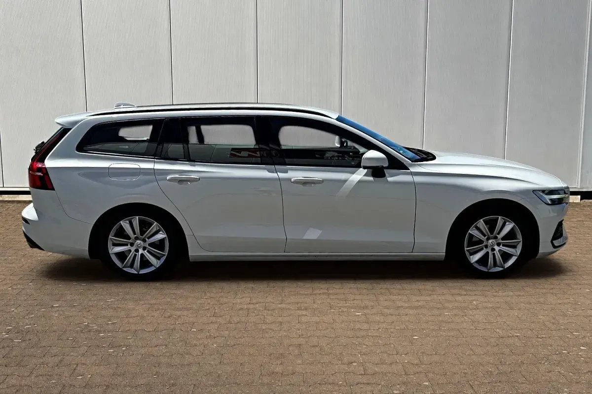 Gebraucht Volvo V60 Momentum 150 PS (110 kW) 2019 Weiß Kombi