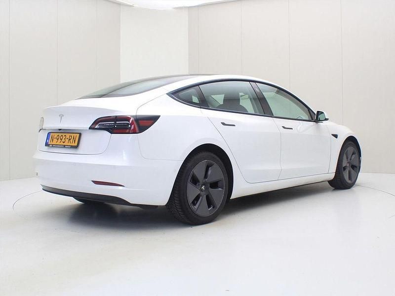 Gebraucht Tesla Model 3 Standard Range 225 kW (306 PS) 2021 Weiß Limousine