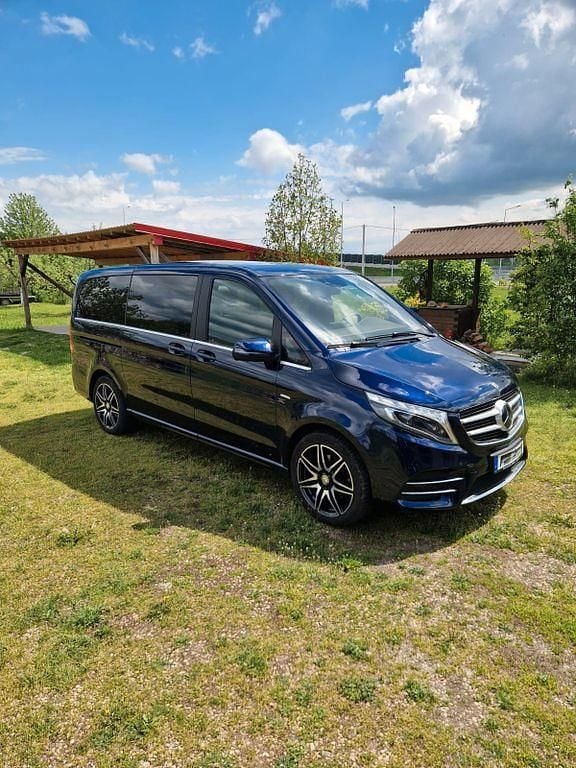 Gebraucht Mercedes V250 AMG 190 PS (139 kW) 2017 Blau Van / Kleinbus