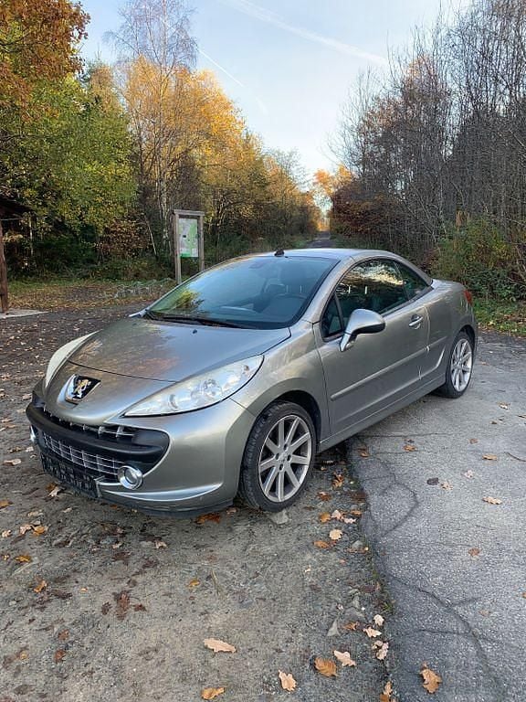 Grau Gebraucht 2008 Peugeot 207 CC Roland Garros Cabrio | 2.800 € (Guter Preis) - Bild 1/4