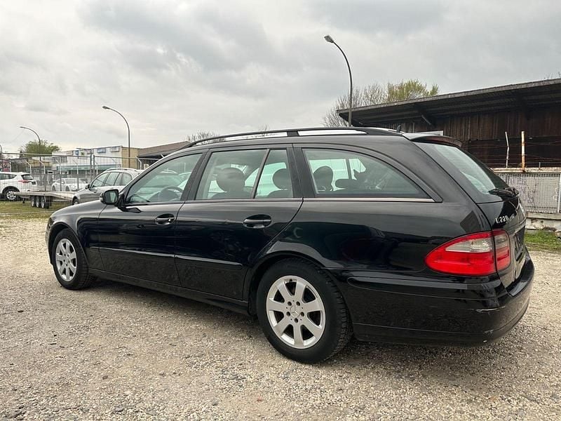 Gebraucht Mercedes E220 170 PS (125 kW) 2006 Schwarz Kombi