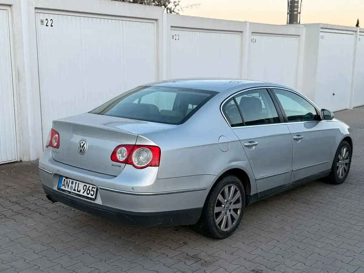 Usata VW Passat 150 CV (110 kW) 2005 Grigio Berlina