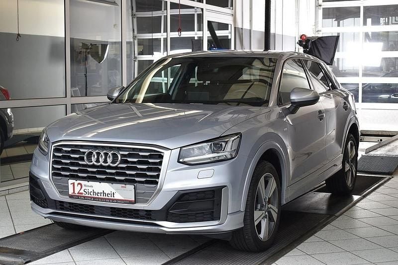 Silber Gebraucht 2020 Audi Q2 Basis SUV | 20.989 € (Teuer) - Bild 1/4