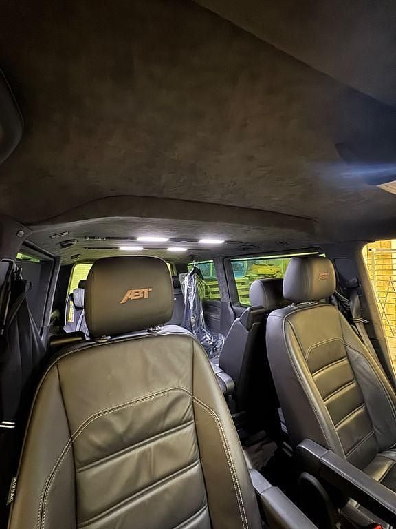 Second-hand VW Multivan Highline 199 CP (146 kW) 2021 Negru Monovolum