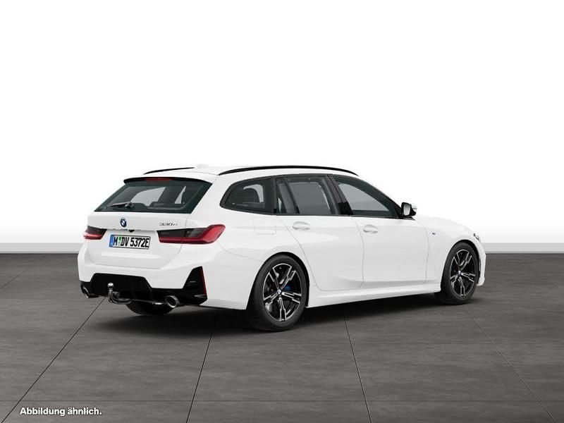 Gebraucht 2024 BMW 330e Comfort Edition Kombi | 50.877 € - Bild 1/1