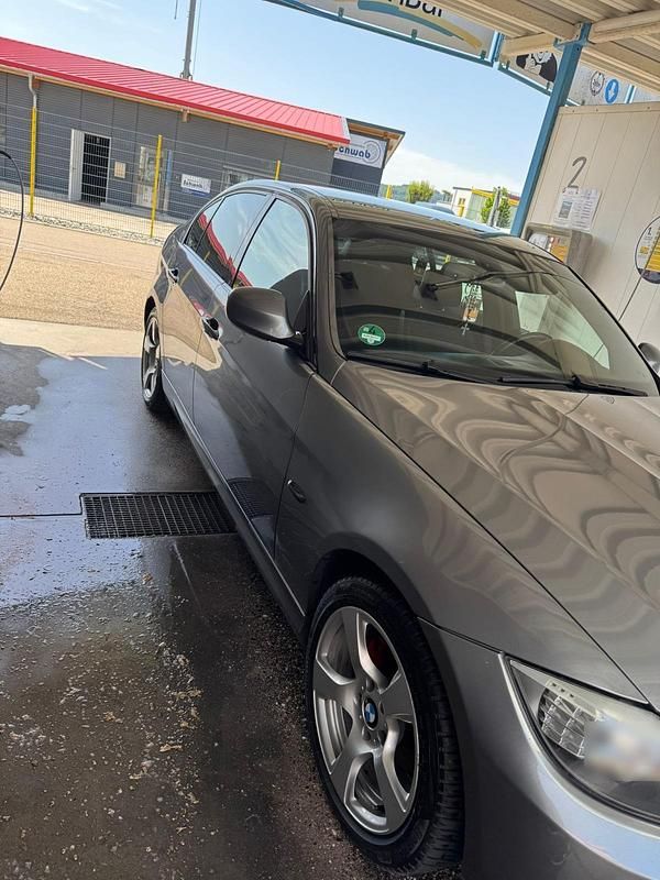 Gebraucht BMW 318 143 PS (105 kW) 2008 Grau Limousine