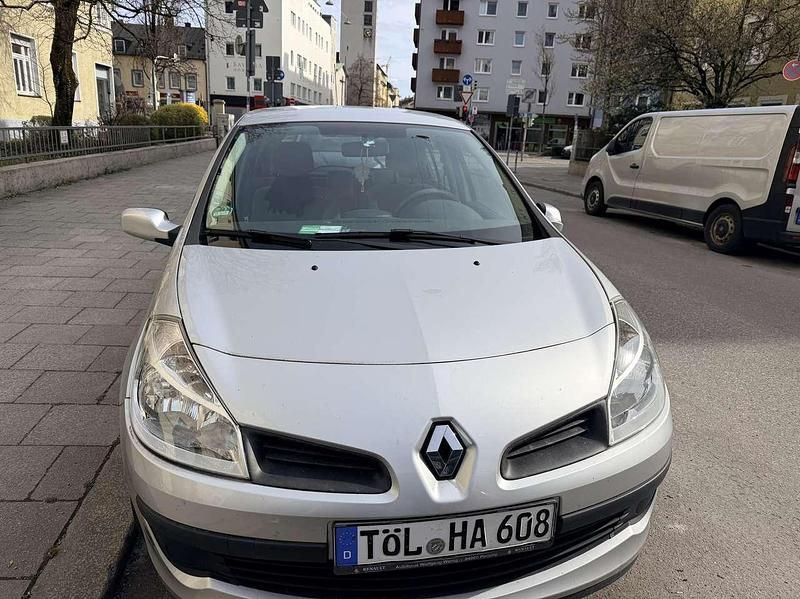 Gebraucht Renault Clio II 111 PS (81 kW) 2006 Silber Limousine