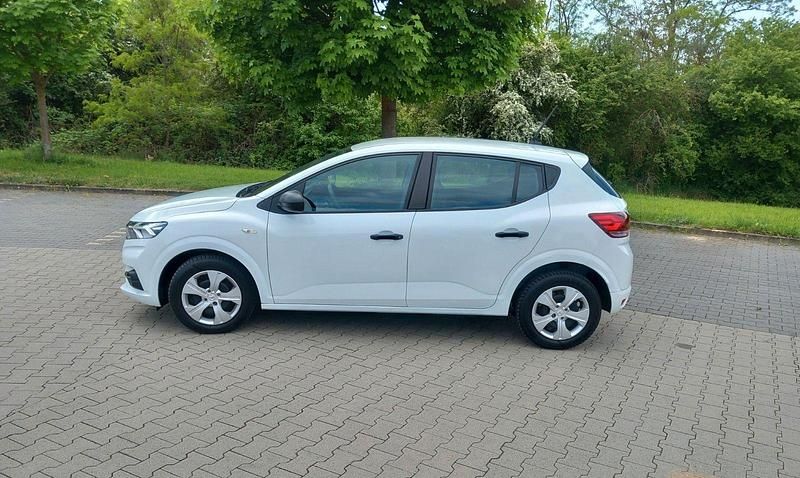 Gebraucht Dacia Sandero Comfort 67 PS (49 kW) 2022 Weiß Limousine