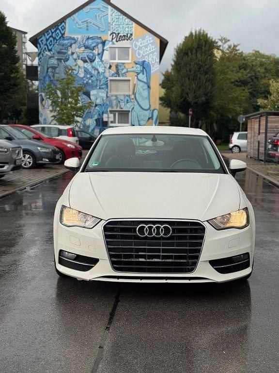 Weiß Gebraucht 2013 Audi A3 Ambition Limousine | 7.500 € (Superpreis) - Bild 1/4