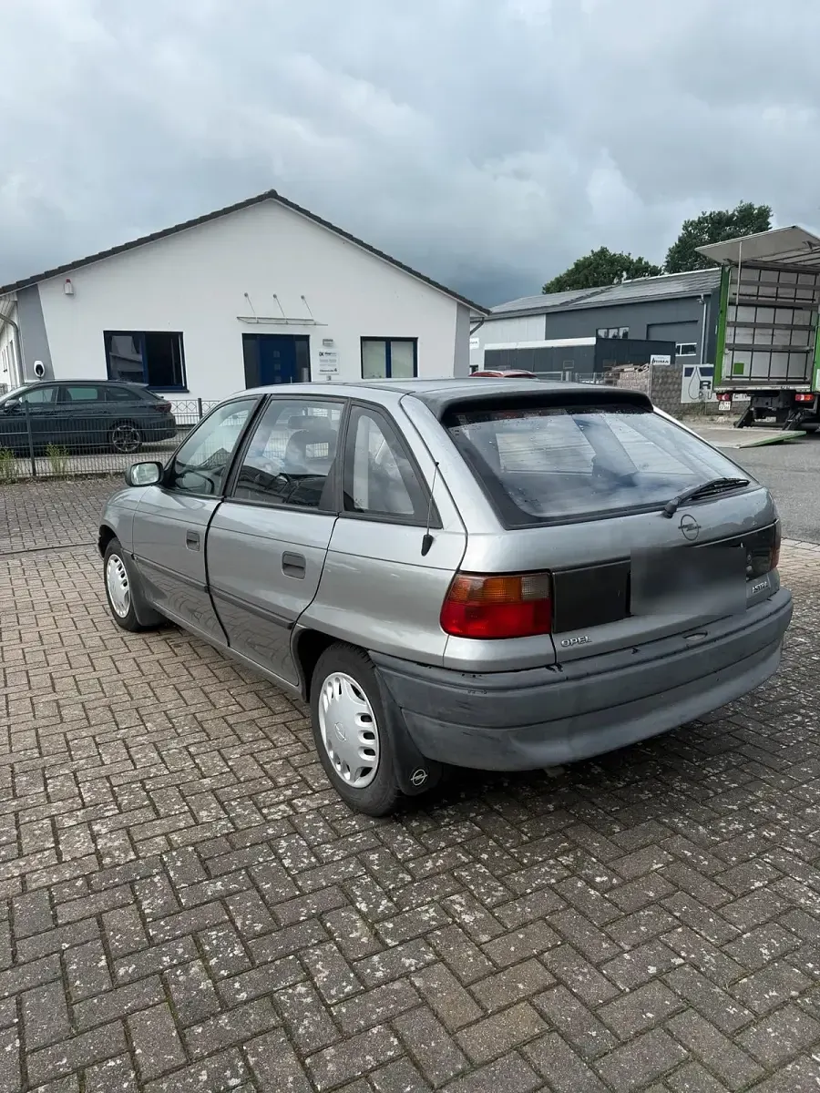 Gebraucht Opel Astra 60 PS (44 kW) 1995 Silber Kleinwagen