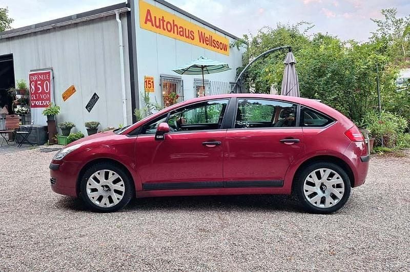 Rot Gebraucht 2007 Citroën C4 Limousine | 1.990 € (Etwas zu teuer) - Bild 1/4