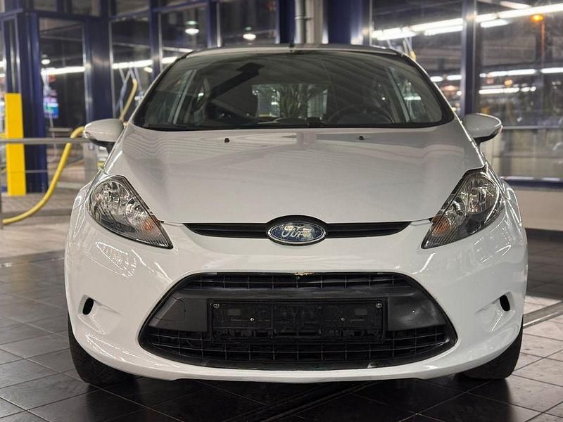 Gebraucht Ford Fiesta Trend 97 PS (71 kW) 2009 Weiß Limousine