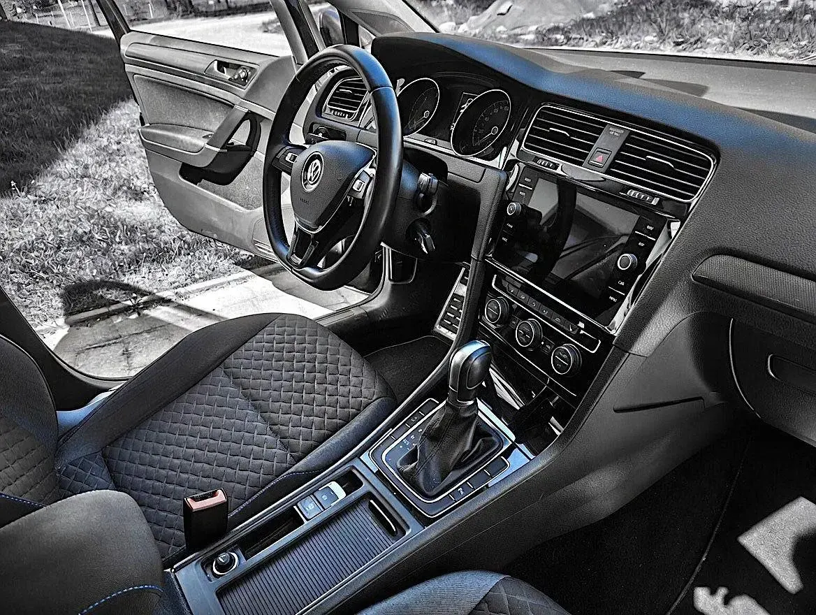 Second-hand VW Golf VII Join 116 CP (85 kW) 2018 Negru Break