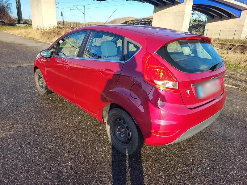 Gebraucht Ford Fiesta 82 PS (60 kW) 2009 Rot Kleinwagen
