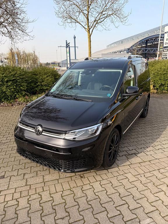 Gebraucht VW Caddy Style 122 PS (89 kW) 2023 Schwarz Van / Kleinbus