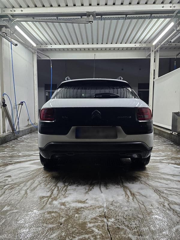 Gebraucht Citroën C4 82 PS (60 kW) 2015 Weiß Limousine