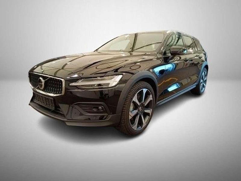 Onyx black Gebraucht 2024 Volvo V60 CC Ultimate Kombi | 48.950 € (Etwas zu teuer) - Bild 1/4