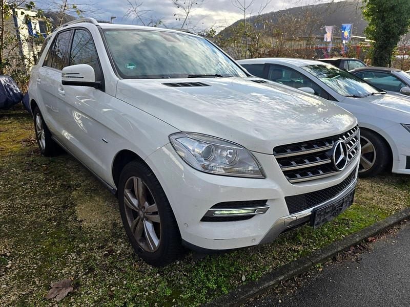 Calcitweiss/zirrusweiss Gebraucht 2012 Mercedes ML250 SUV | 11.000 € (Guter Preis) - Bild 1/4