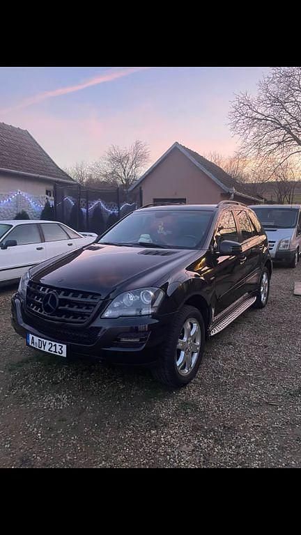 Gebraucht Mercedes ML350 Edition 231 PS (169 kW) 2011 Schwarz SUV